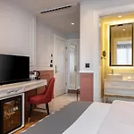 Motif Hotel