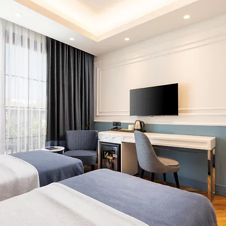 Motif Hotel *
