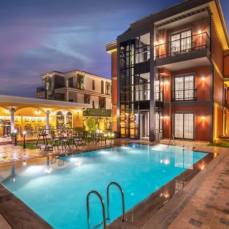 Motif Hotel *