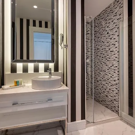 Motif Hotel