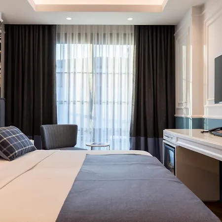 Motif Hotel