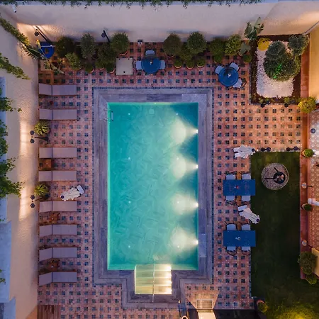 Motif Hotel