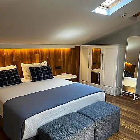 Motif Hotel